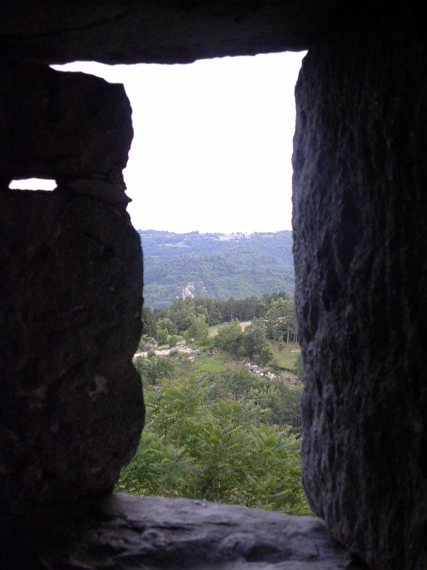 istria2009 860.jpg - okno na świat z murów Hum
